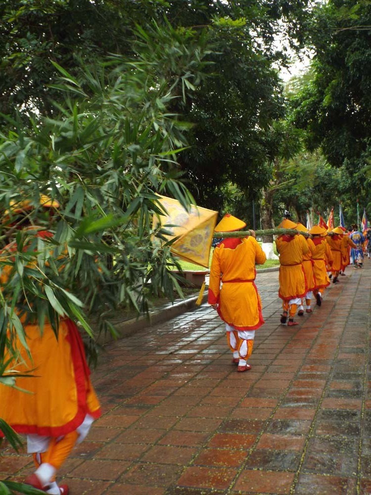 The pole is 15 meters long. 