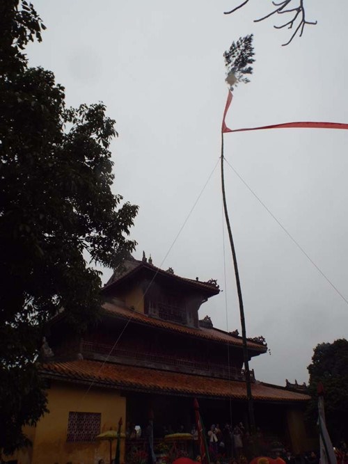 The pole will be taken down on the seventh day of the lunar new year (February 14, 2016), to let people know that Tet has ended.