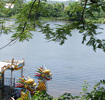 Thuyền rồng trên sông Hương - Thư viện ảnh